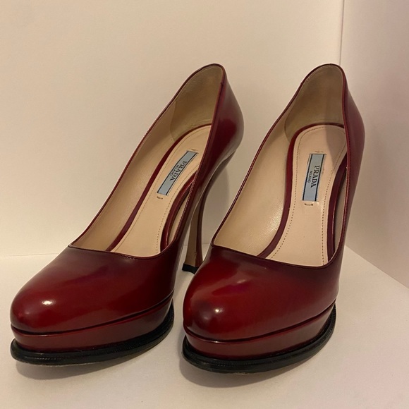 PRADA ❤️🔥 red leather PUMPS ❤️🔥 heels - Picture 1 of 9